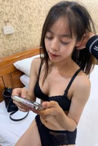 รูปโป๊ พารุ่นน้องมาตอกสดงานดีจัด